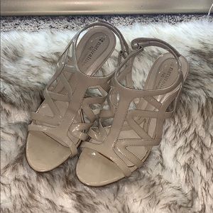 Gently worn Naturalizer tan heels